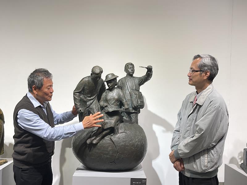 尹館長與作者王英信老師