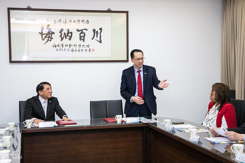 NJIT團隊造訪海大 圖為NJIT校長校長Dr. Teik C. Lim