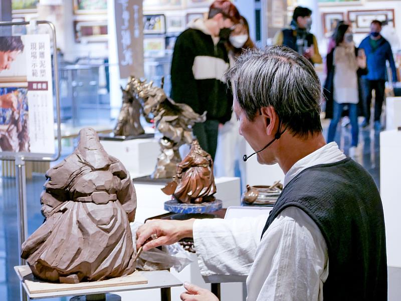《藝術家羅廣維》銅雕泥塑創作示範：現場感受浩然正氣盈天地，匠心巧手現神韻，賦予作品生命力的震撼。