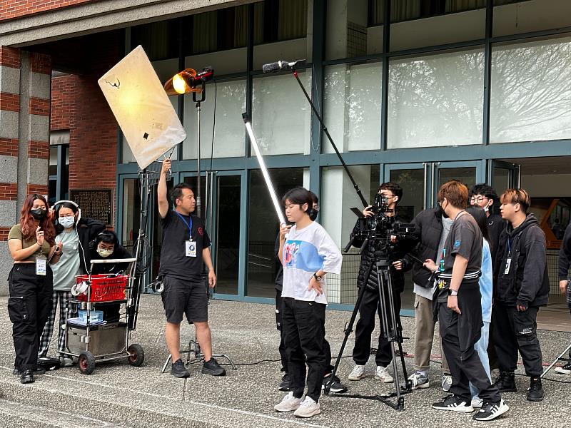 營隊運作上以電影專業劇組的方式分工。