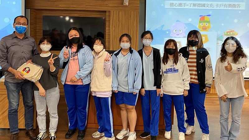 文藻德文系前往國立華南高商應英科、商經科辦理德語體驗營，獲得學生熱烈迴響。