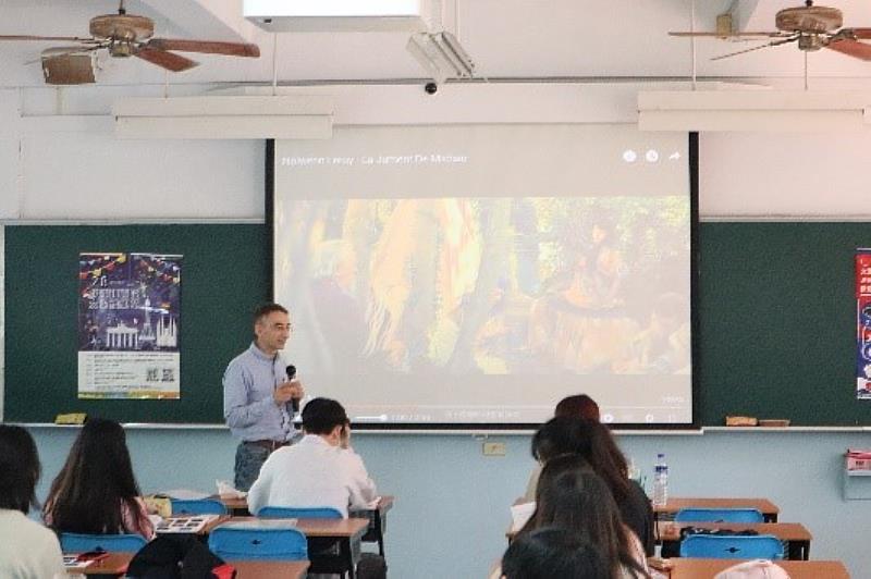 文化課分享布列塔尼歌手Nolwenn Leroy的傳統歌曲