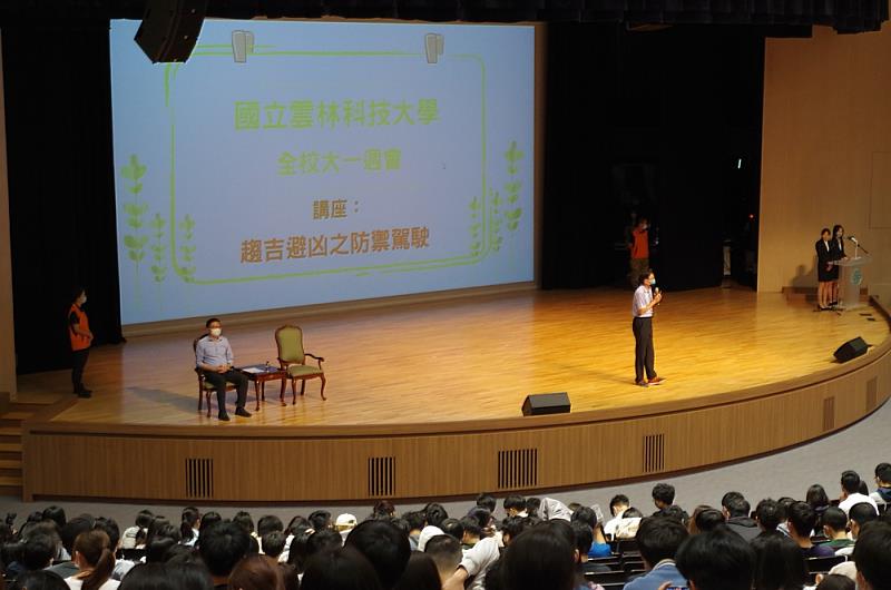 陳其昌學務長主持介紹講座