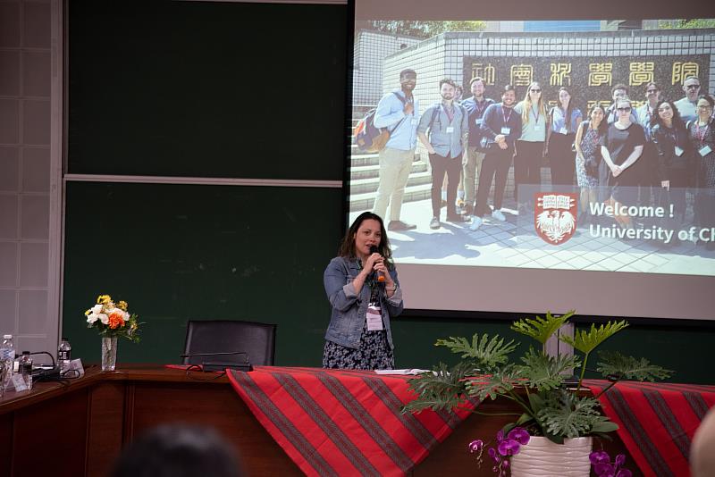 美國芝加哥大學國際關係委員會教授Burcu Pinar Alakoc介紹該學院歷史。