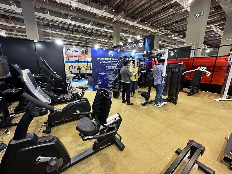 2023 推出最新型AIOT整合智慧阻力型運動健身器材