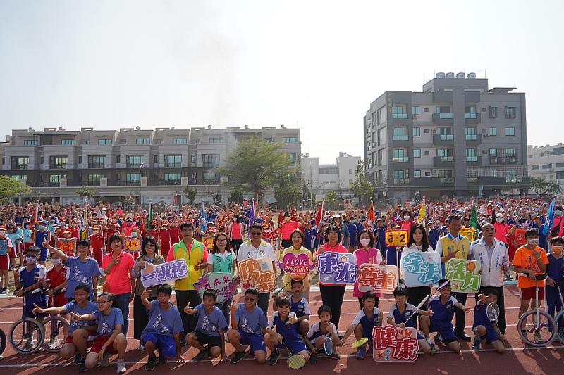 結合111學年度校慶運動會  東光國小嶄新跑道正式啟用