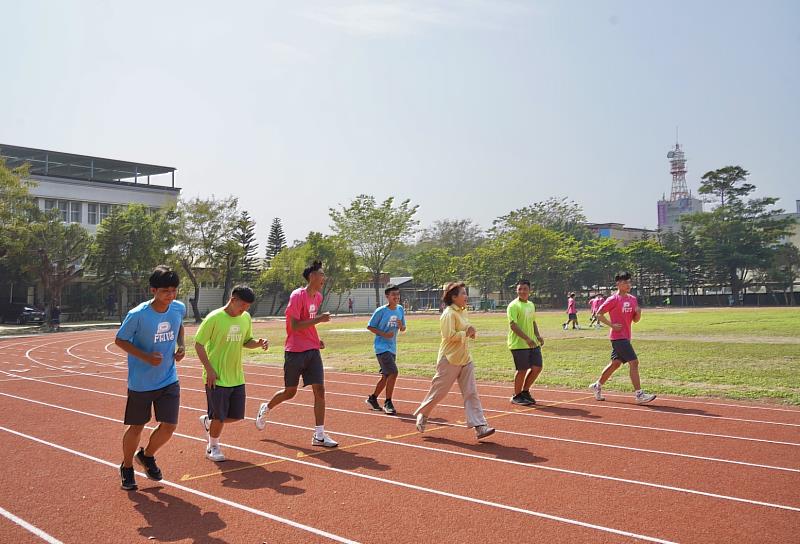 屏東高工PU跑道25日落成啟用典禮 提供學生與社區民眾最安全舒適的運動環境
