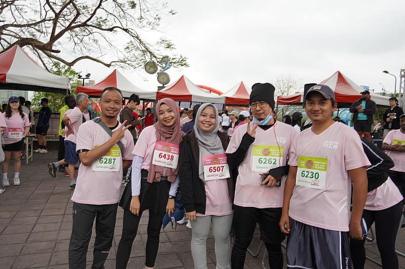 3月18日臺科大外籍同學參與路跑活動合影