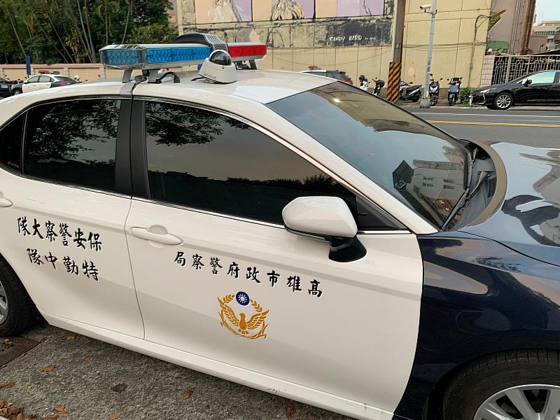 遠傳與高市警局在亞灣區共同打造「5G智慧巡邏車」，透過先進網路切片技術，更確保警政人員在人潮眾多區域，仍能保持網路暢通，也會在智慧城市展展出。