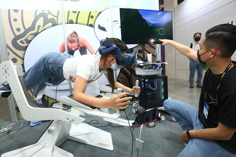 凱鑫國際展出互動式核心訓練平衡健身器