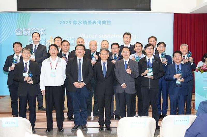 南臺科技大學榮獲經濟部水利署111年節約用水績優單位「優等獎」。