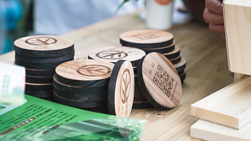 今年更首度增加「森學堂」靜態知識展，讓民眾在選購市集商品時，能同時對臺灣木材、永續林業、資材循環、友善農耕、環境永續旅遊等多面向議題有充分的認識。（圖片提供 _ 林務局）