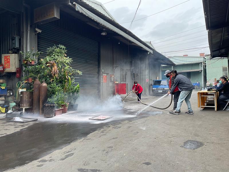 消防局局長李清安表示，連棟式鐵皮工廠推動火災聯防機制最大之特點是，當火災發生初期，無論起火廠家有人或無人，各鄰近區域之廠家將立即啟動互相通報及避難引導以確保生命安全，同時啟動初期滅火將可控制火勢減緩延燒速度