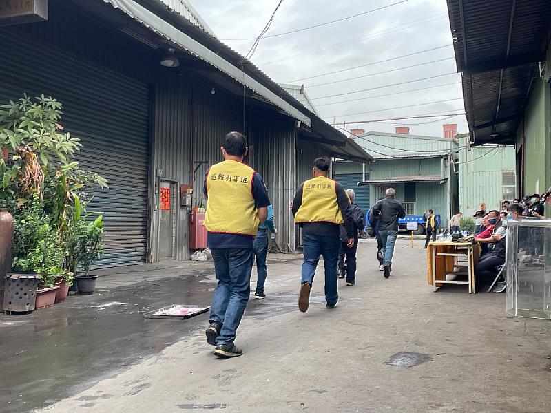 今(29)日的演練中，業者快速且熟練地展示各項重點應變工作，充分發揮出自助人助、守望相助的精神，而消防局未來也將持續協助同區工廠業者落實每半年定期聯防自衛消防編組演練，建立良好的聯防默契