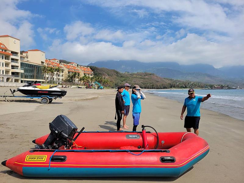 海域救援訓練完成  4/1啟動海域安全服務 白天安全戲水 晚上沙灘電音Party 清明連假饒慶鈴邀您一起擁抱杉原灣