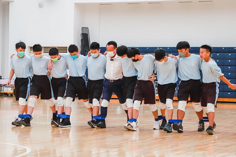 同心協力向前衝! 嘉義縣國民中小10人11腳競賽活力登場-2