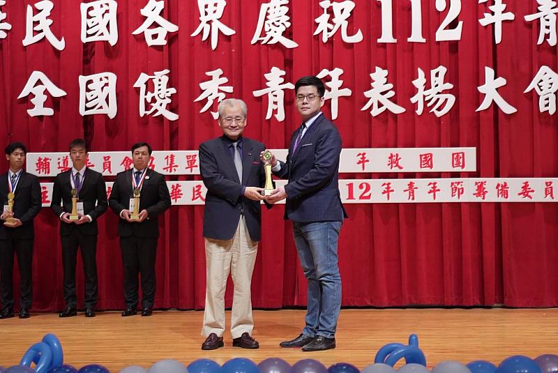 112年青年節臺灣青年頭角崢嶸， 救國團表揚青年為國爭光樹典範