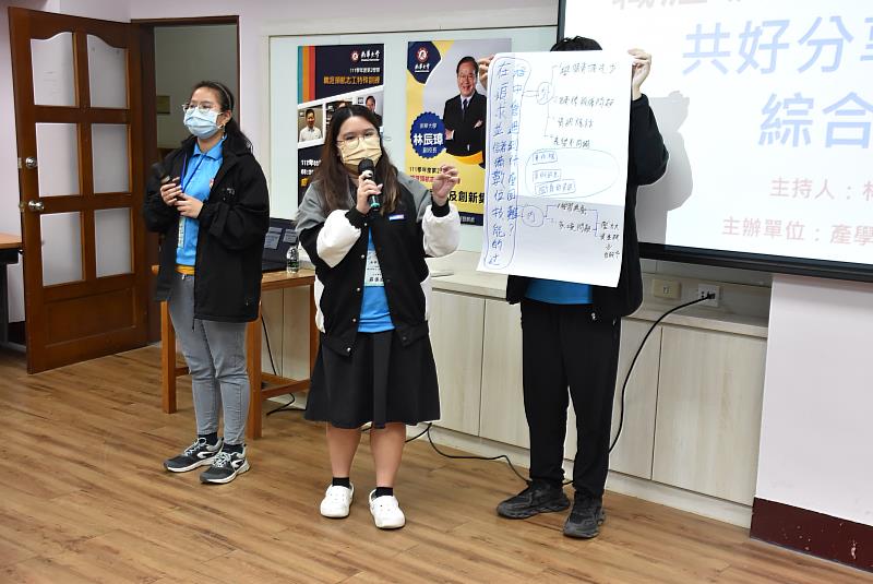 南華大學職涯領航志工培訓，學員分組發表服務創新的集思成果。