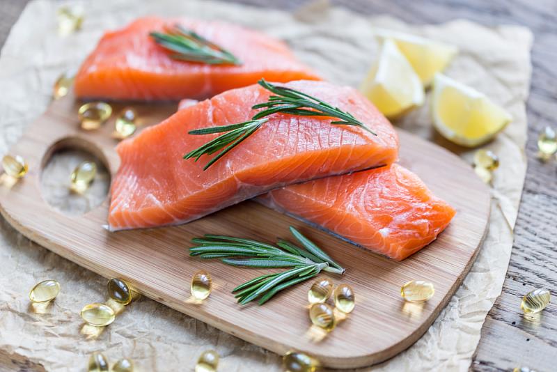 飲食可藉由特定魚種及亞麻仁油補充Omega-3脂肪酸