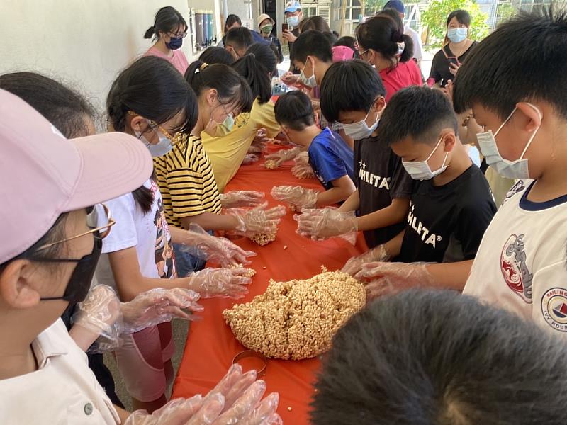 淡水農會本次兒童節推出限定活動外，平時也與在地國小及淡水商工合作辦理食農教育課程