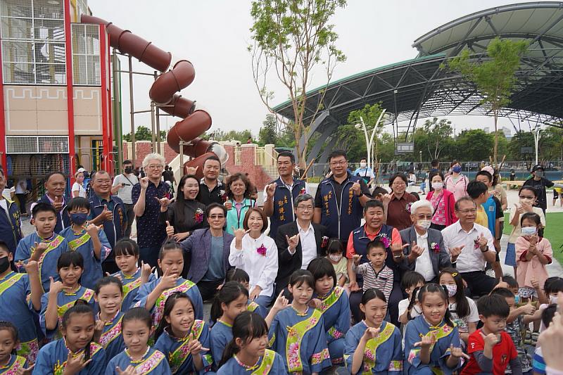 屏東縣長周春米表示，打造老少咸宜的休閒運動場域，讓整個屏東的建設更完善