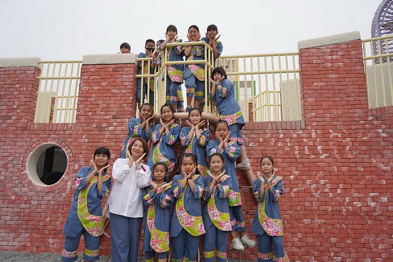 屏東縣長周春米表示，打造老少咸宜的休閒運動場域，邁向公園達老中青共同使用的願景