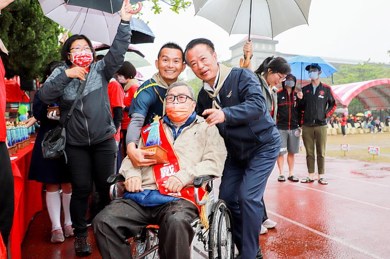 大同國小歡慶創校百年 雨天不減師生熱情-2