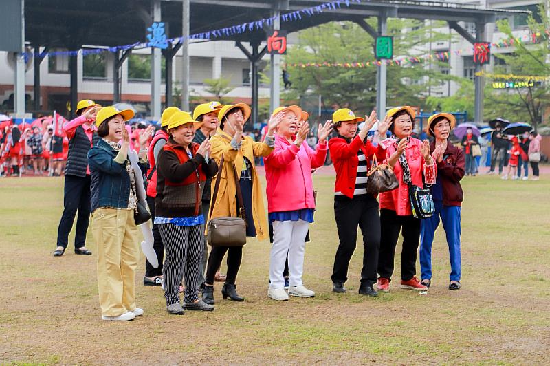 大同國小歡慶創校百年 雨天不減師生熱情-3