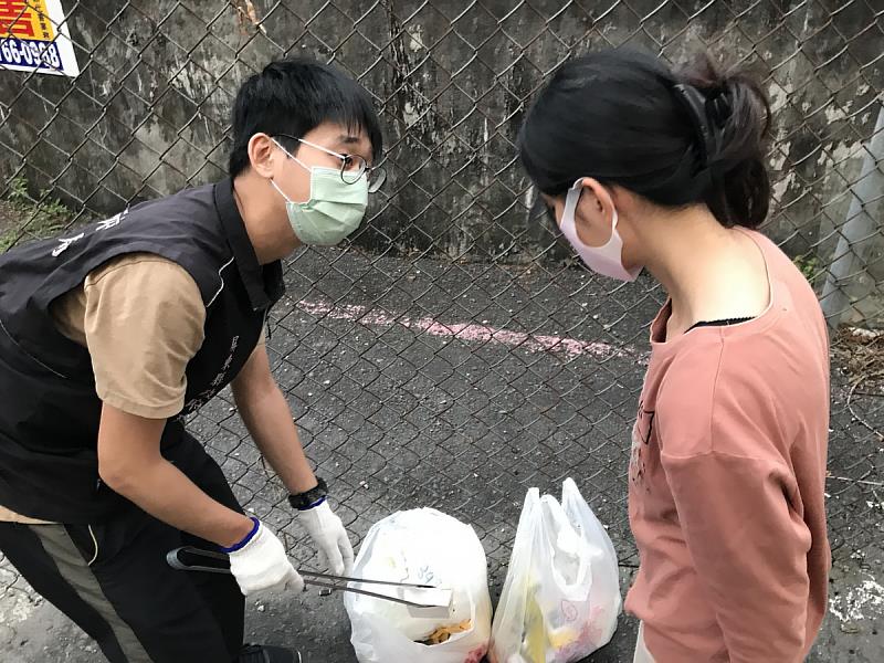 環保局執行屏東市-維新、永城、空翔線破袋檢查