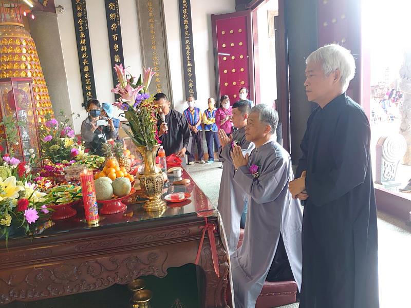 圖2 現場來賓透過祭典儀式，感念忠勇公的犧牲、奉獻