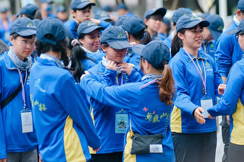 完成大武山成年禮挑戰，學員依依不捨