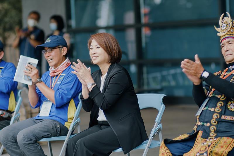 周縣長歡迎大武山成年禮學員返回縣府