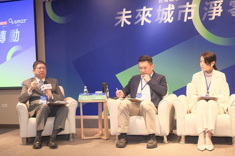 楊文科表示，他與新竹市長高虹安一起面對並解決科學園區及縣、市交通壅塞問題。