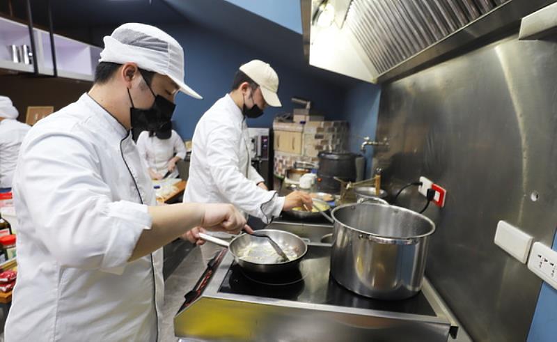 育達科大餐旅系「實習餐廳」，學生認真自製的美味餐點