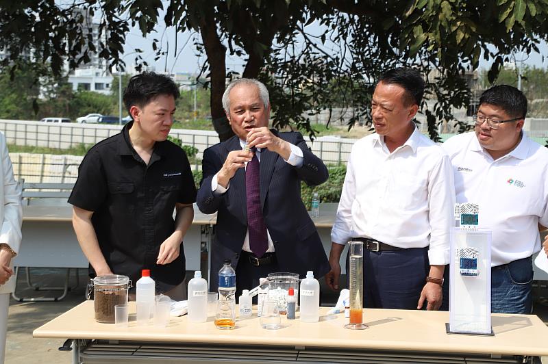 日本礦物淨水技術整治河川底泥 日本教授來嘉採樣示範