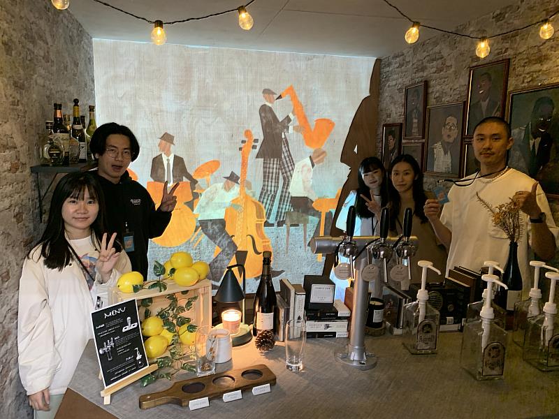 作品「Jazz Box」由邱郁琳、謝昕倢、林劭謙、徐振瑄、何若齊、張耘嘉所創作