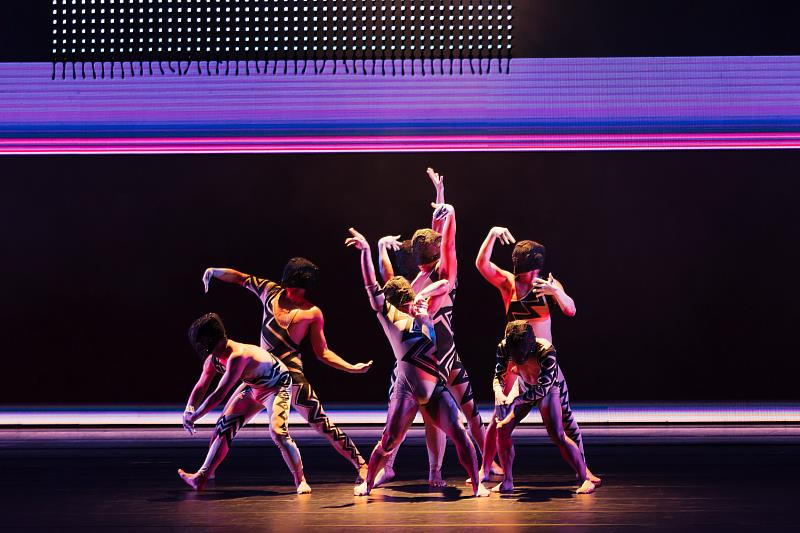 饒慶鈴行動支持 北上欣賞布拉瑞揚舞團《我・我們》演出 盼世界看到臺東藝文能量(照片提供：國家兩廳院/攝影李佳曄)