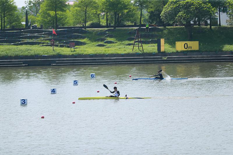 臺北市南港高中道謝家承分組第一，臺中市東峰國中顏澤鈞分組第二