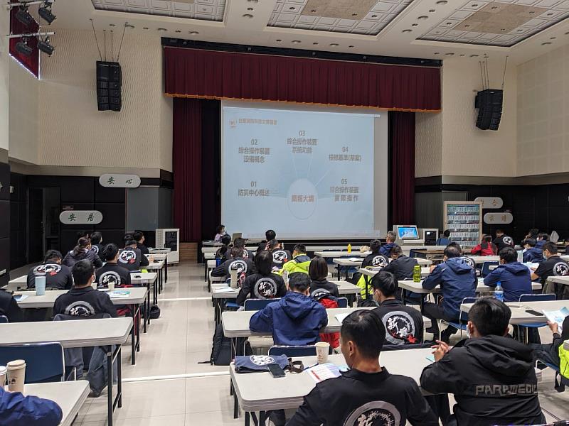 侯市長強調預防永遠勝於治療，我們希望透過每季召開「專責安檢小組消防安全法令執法疑義研討會」，就新北轄內的複雜個案及執法爭議統一釋疑、每半年辦理「專責消防安檢人員講習訓練」邀請臺北市消防安檢同仁共同交流與訓練