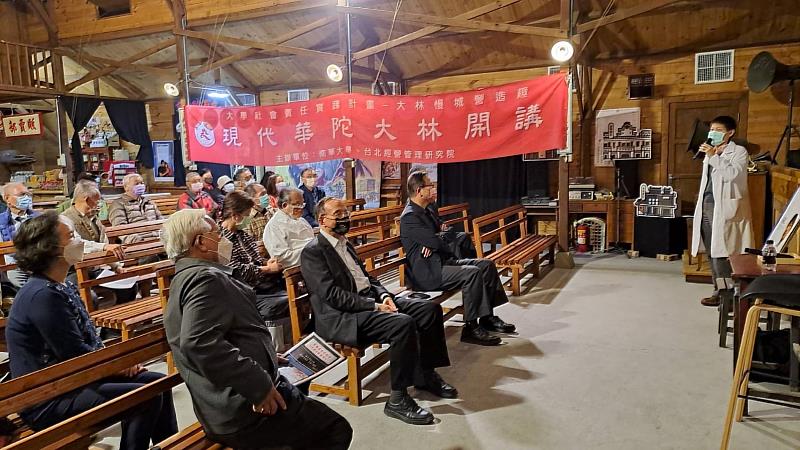 南華大學舉辦健康講座，邀請台大雲林分院肝膽醫學中心主任方佑仁，談「胃腸疾病的防治」，與大家分享健康保健資訊。