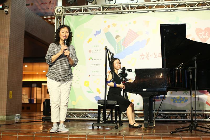 東吳大學英文系校友李瓊娟(如紅醫生母親)分享生命故事