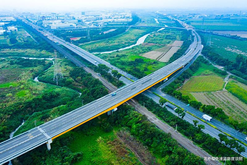 「北外環快速道路」打通北區與南科交通命脈,串連南科產業發展與台南市中心商業機能,擘劃大台南發展遠景。