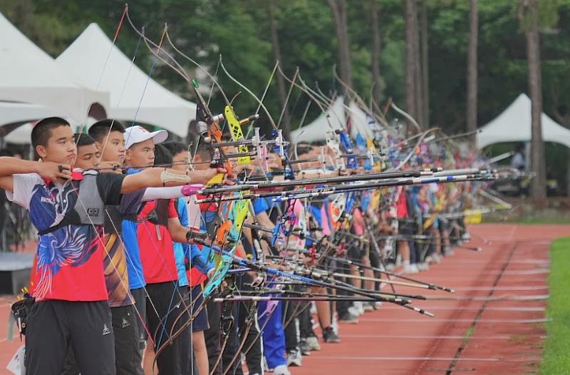 112年全中運射箭賽事登場，各縣市好手場上全力以赴。