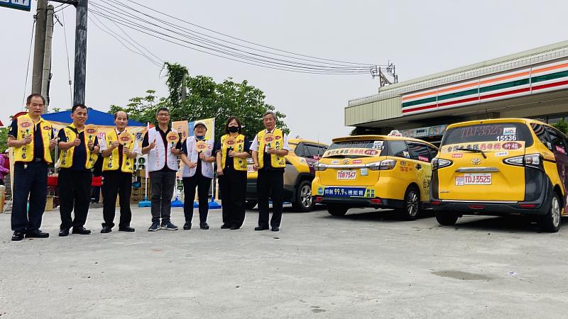 圖二＿過往10年大車隊都有參與大甲媽祖遶境活動，今年也設置祈福站為計程車司機們祈福，祝願每天辛勤開車的司機大哥們能夠健康平安