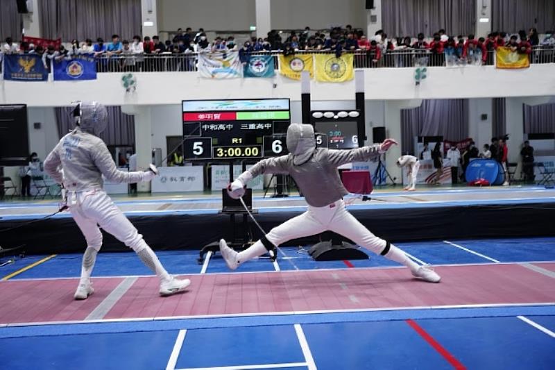 高中組擊劍賽事精彩畫面