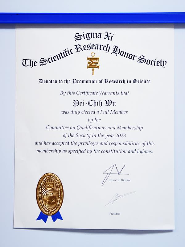 Sigma Xi科學研究學會頒發給吳佩芝教授的表揚獎狀