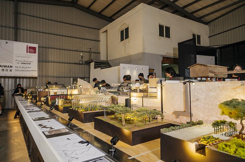 展覽組裝現場圖，林育全攝影，圖檔由國立臺灣美術館提供