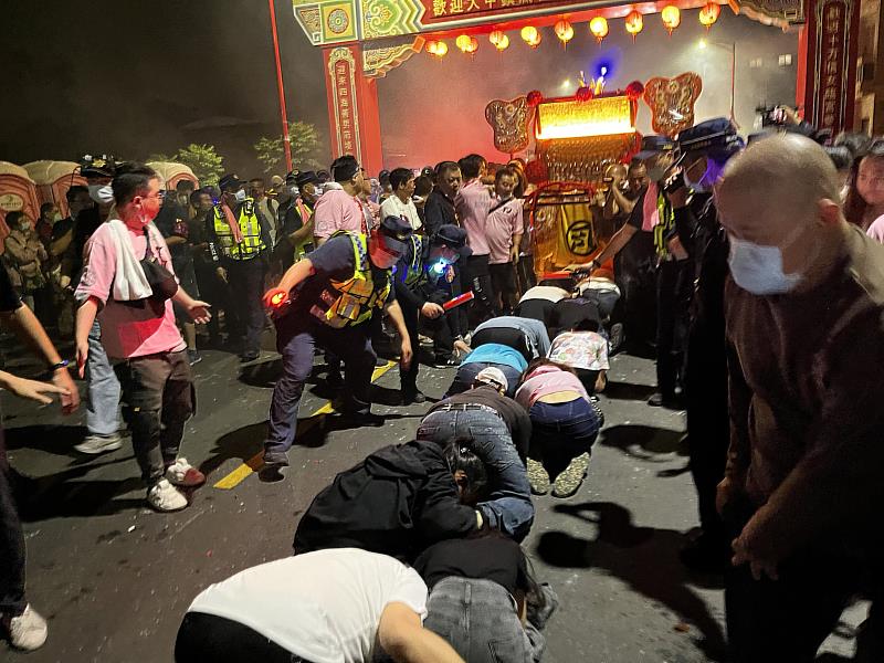 大甲鎮瀾宮媽祖回鑾 疫後解封大批信眾湧新港