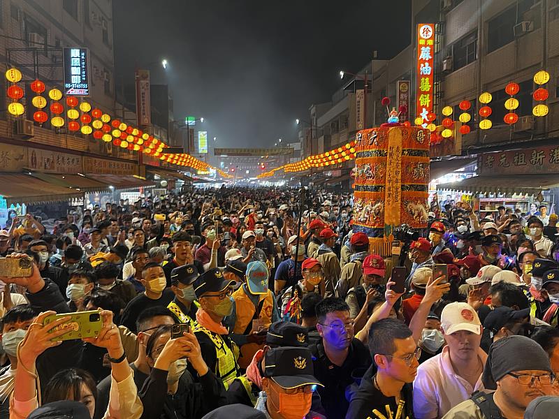 大甲鎮瀾宮媽祖回鑾 疫後解封大批信眾湧新港