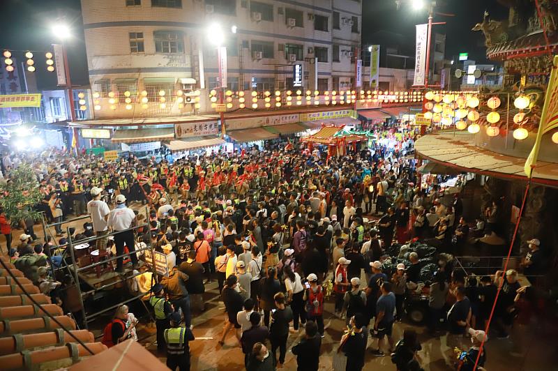 大甲鎮瀾宮媽祖回鑾 疫後解封大批信眾湧新港
